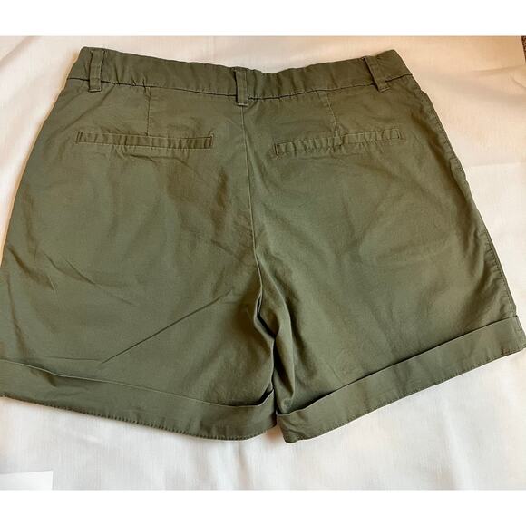 H&M shorts women’s size 6 Green Chino Style Shorts - Picture 3 of 7